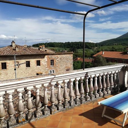 Mansarda Panoramica: Solarium with Historic Sarteano Views Apartment Exterior photo