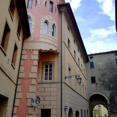 Mansarda Panoramica: Solarium with Historic Sarteano Views Apartment Exterior photo