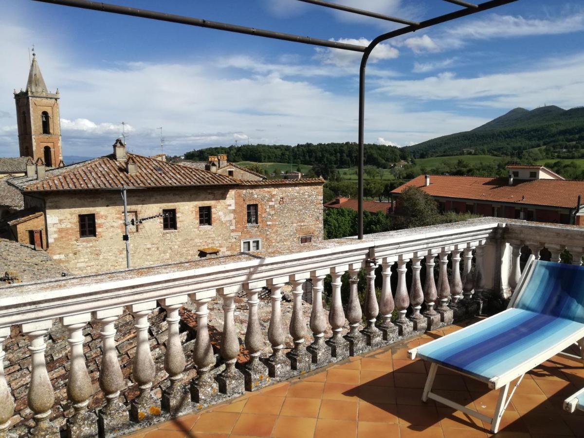 Mansarda Panoramica: Solarium with Historic Sarteano Views Apartment Exterior photo