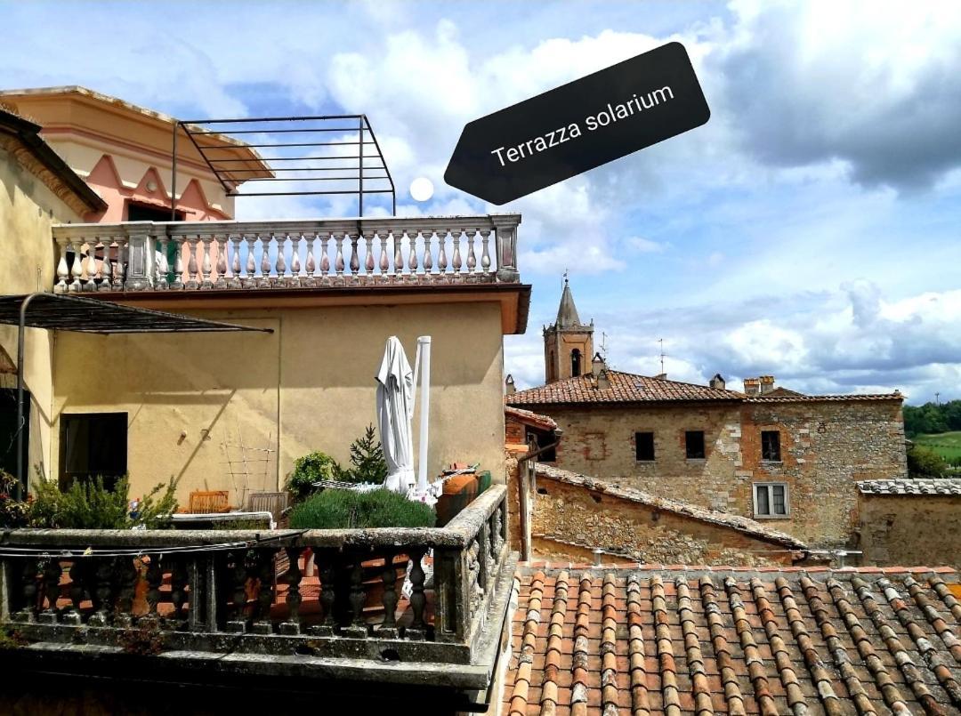 Mansarda Panoramica: Solarium with Historic Sarteano Views Apartment Exterior photo