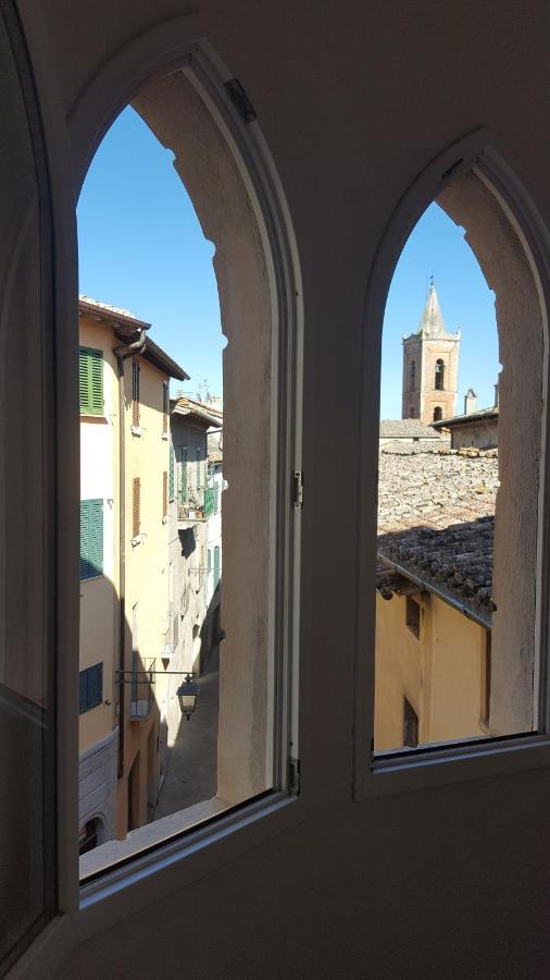 Mansarda Panoramica: Solarium with Historic Sarteano Views Apartment Exterior photo