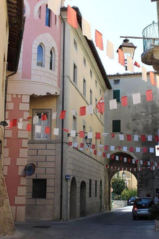 Mansarda Panoramica: Solarium with Historic Sarteano Views Apartment Exterior photo